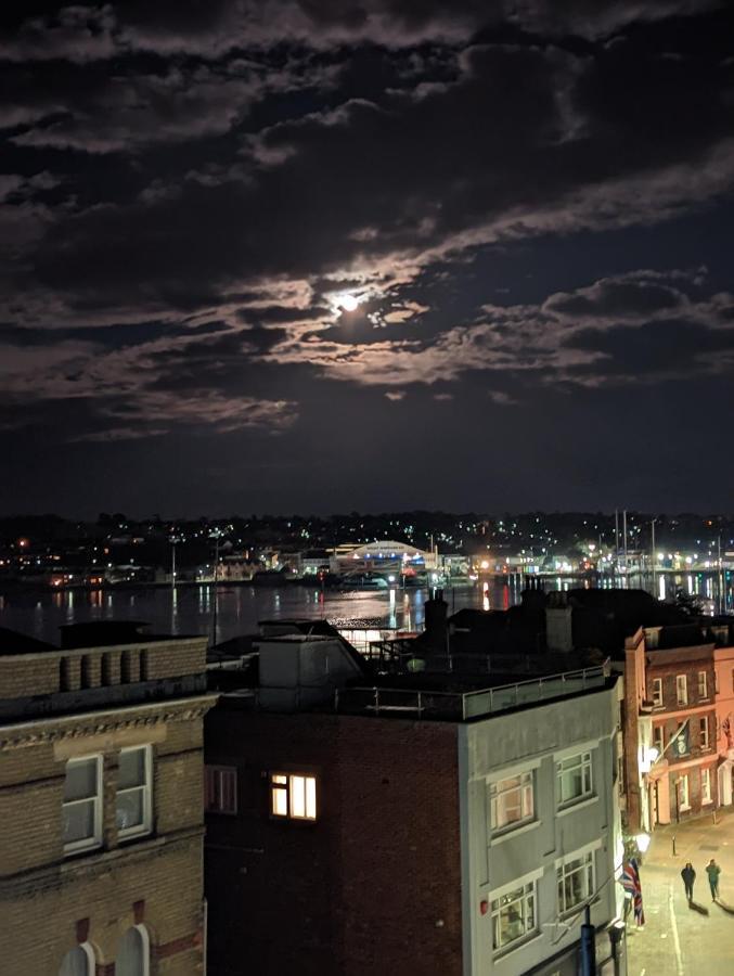 Seafarer'S View - 6 Bedroom Townhouse In Cowes, Parking & Seaviews. Cowes  Luaran gambar